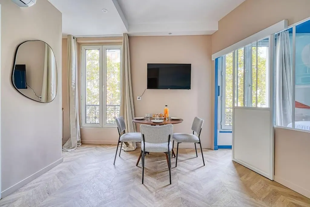 Colore Wagram - Ii Apartment
